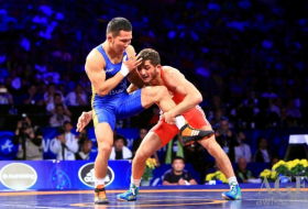 Junior Azerbaijani freestyle wrestlers vying for European medals